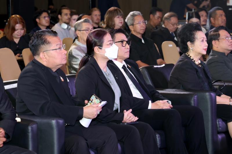 นางเตือนใจ คงสมบั�