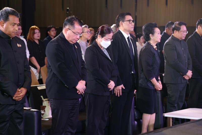 นางเตือนใจ คงสมบั�
