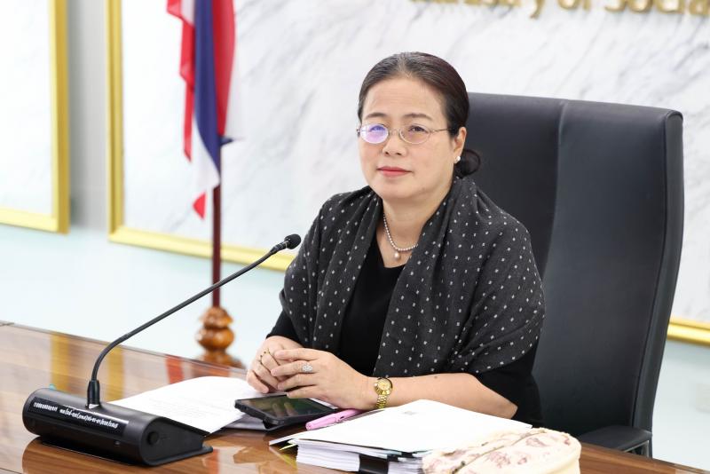 นางเตือนใจ คงสมบั�