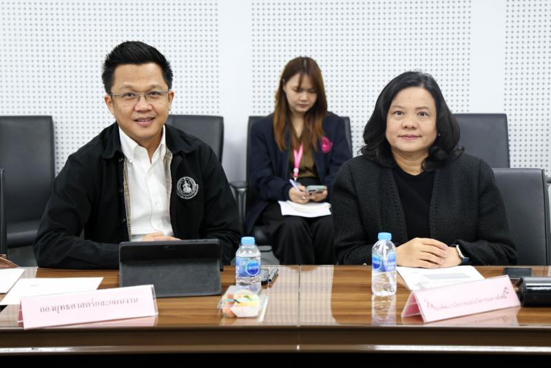 นางเตือนใจ คงสมบั�