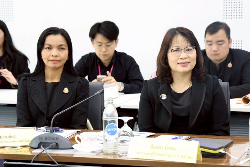 ปลัด พม. พร้อมด้วย �