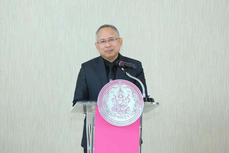 พม. รับมอบ ผ้าห่ม-ผ�