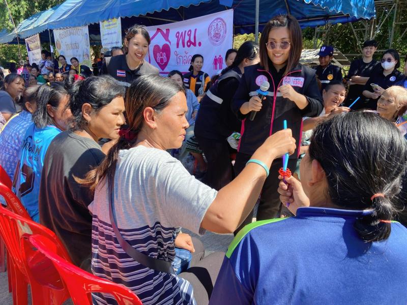 นางสาวนภาพร  เมฆาผ