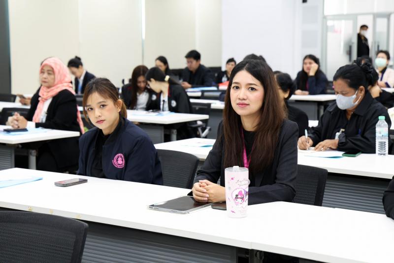 นางเตือนใจ คงสมบั�