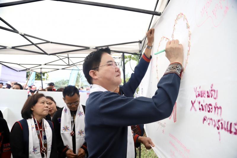 รมว.พม. เป็นประธาน�