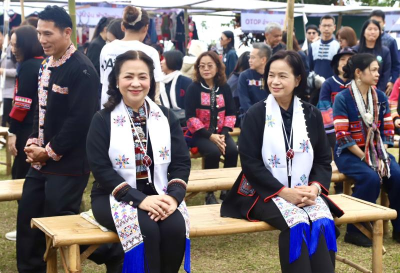 รมว.พม. เป็นประธาน�