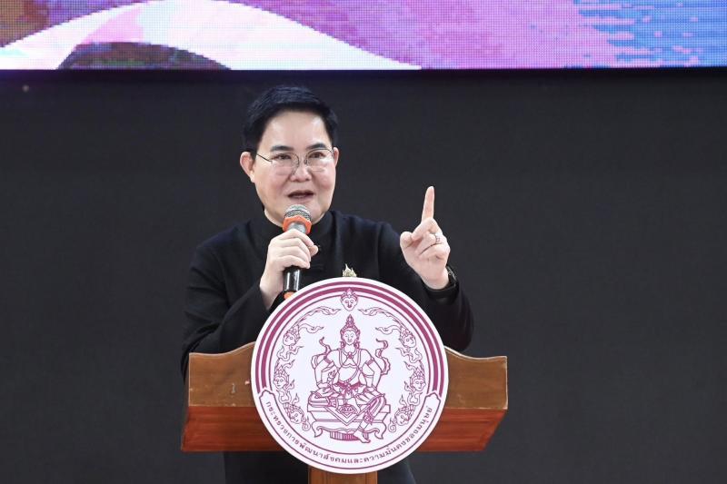 รมว.พม. เป็นประธาน�