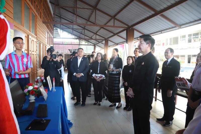 รมว.พม. เป็นประธาน�
