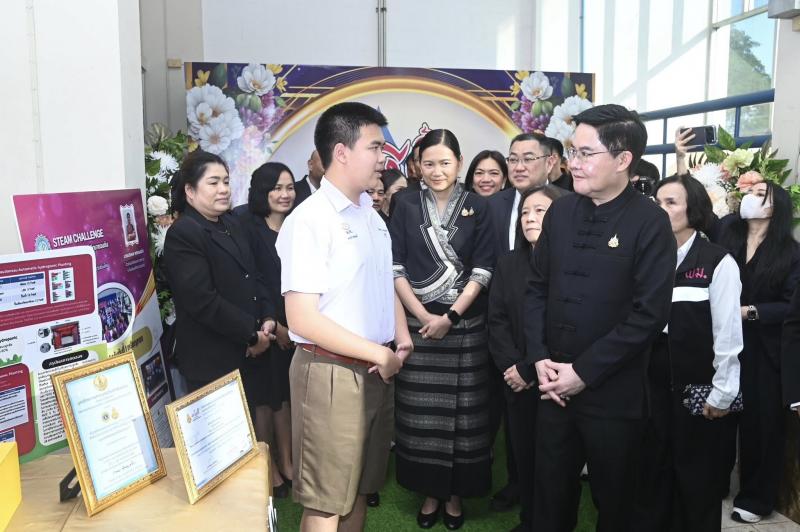 รมว.พม. เป็นประธาน�