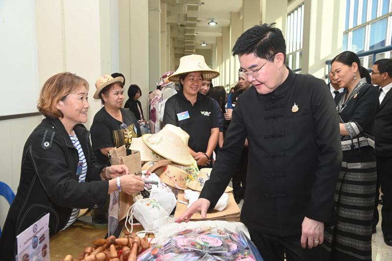รมว.พม. เป็นประธาน�