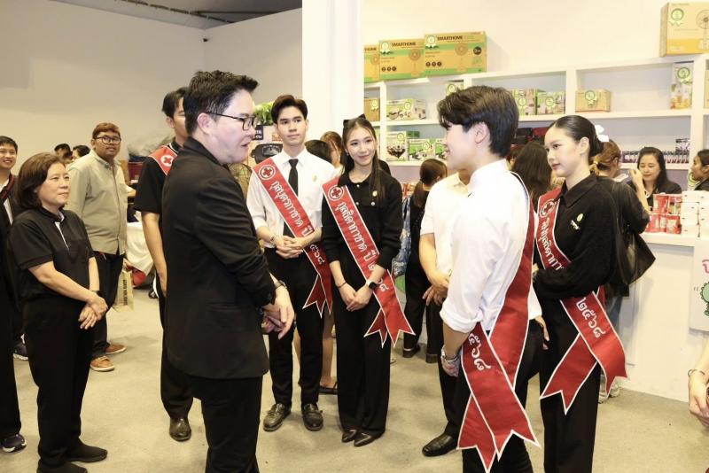 รมว.พม. พร้อมด้วย ป�