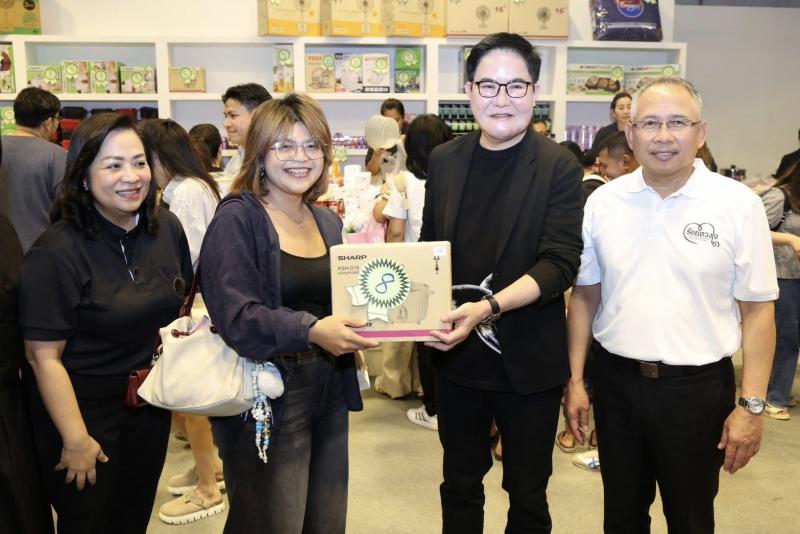 รมว.พม. พร้อมด้วย ป�