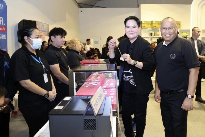รมว.พม. พร้อมด้วย ป�