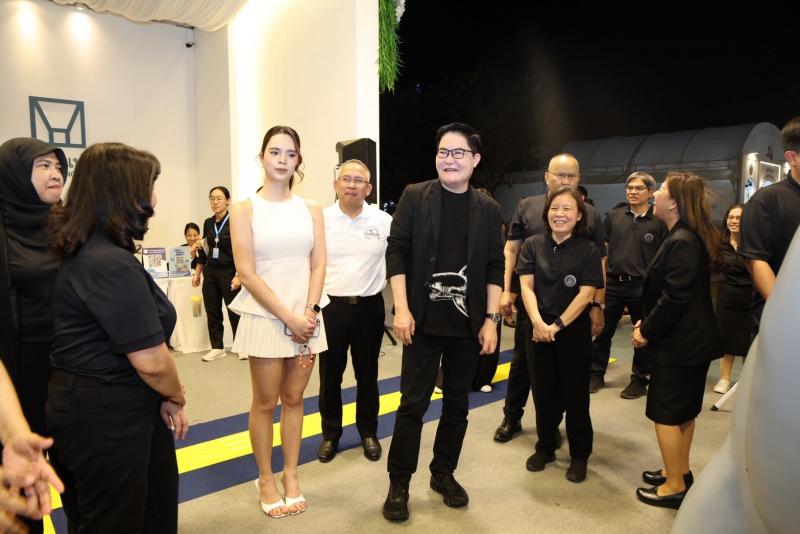 รมว.พม. พร้อมด้วย ป�