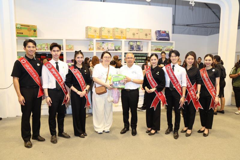 รมว.พม. พร้อมด้วย ป�