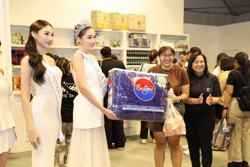 รมว.พม. พร้อมด้วย ป�