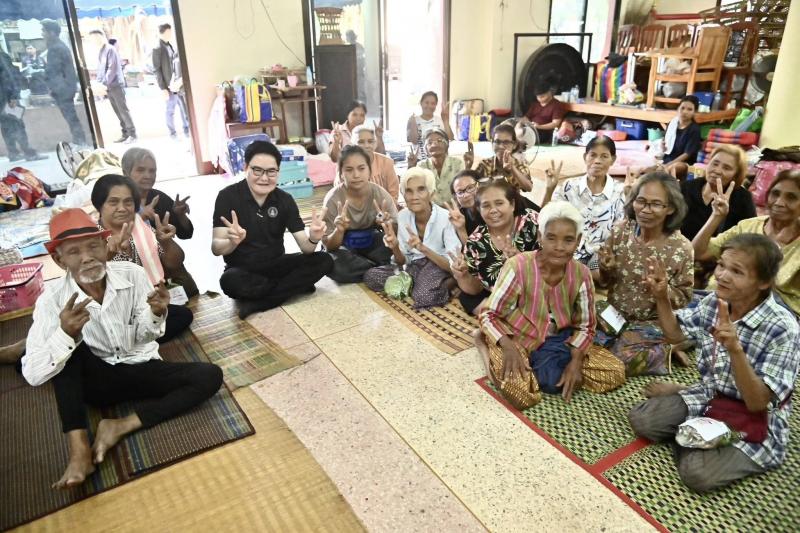 รมว.พม. ลงพื้นที่จ�