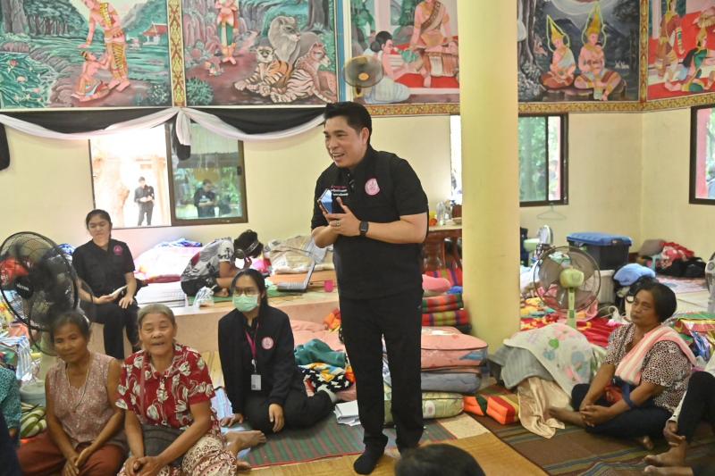 รมว.พม. ลงพื้นที่จ�