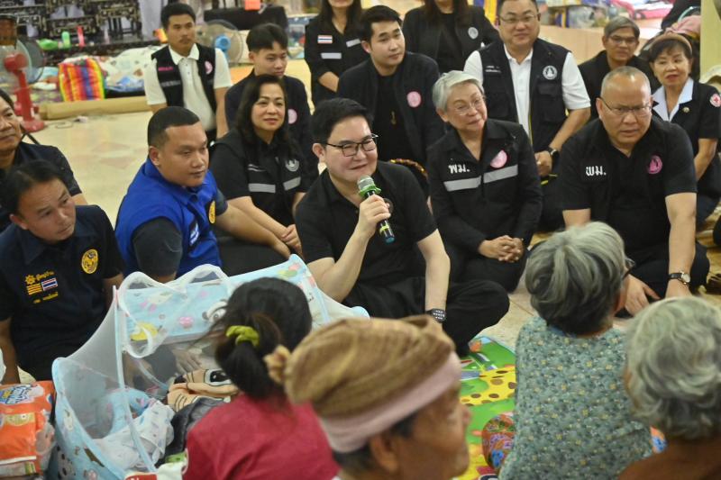 รมว.พม. ลงพื้นที่จ�