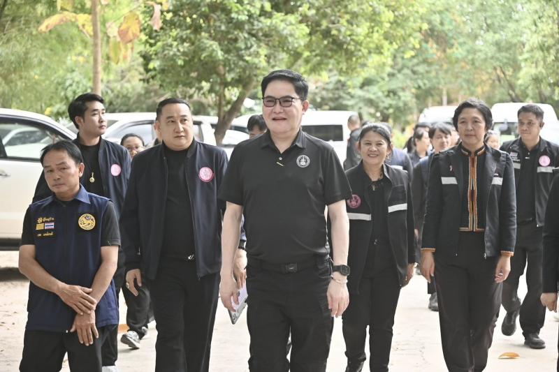รมว.พม. ลงพื้นที่จ�