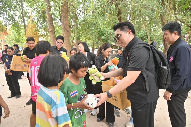 รมว.พม. ลงพื้นที่จ�