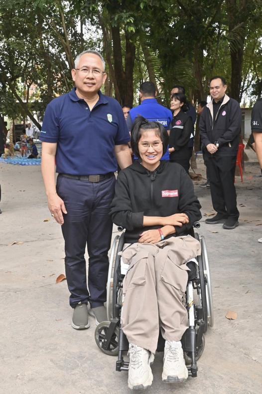 รมว.พม. ลงพื้นที่จ�