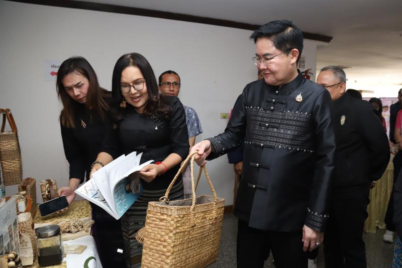 รมว.พม. เป็นประธาน�