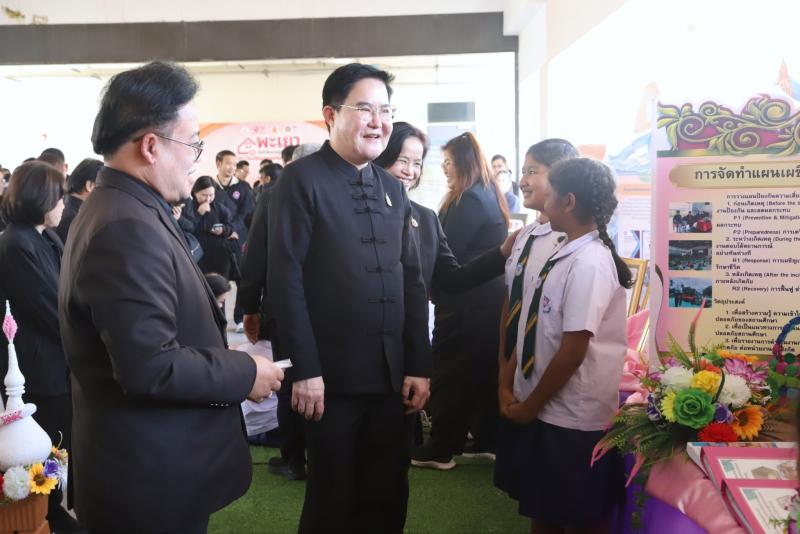 รมว.พม. กล่าวทักทา�