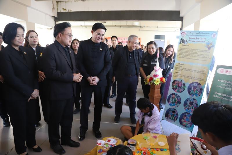 รมว.พม. กล่าวทักทา�