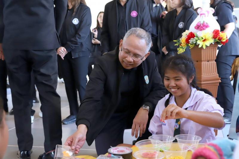 รมว.พม. กล่าวทักทา�