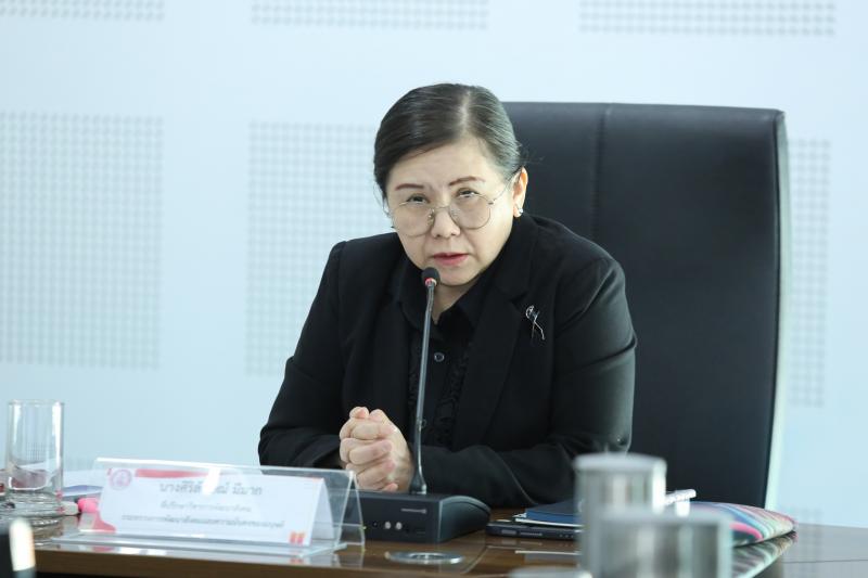 นางศิริลักษณ์ มีม�