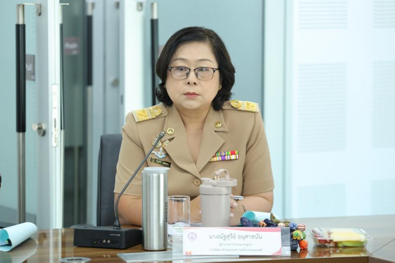นางศิริลักษณ์ มีม�
