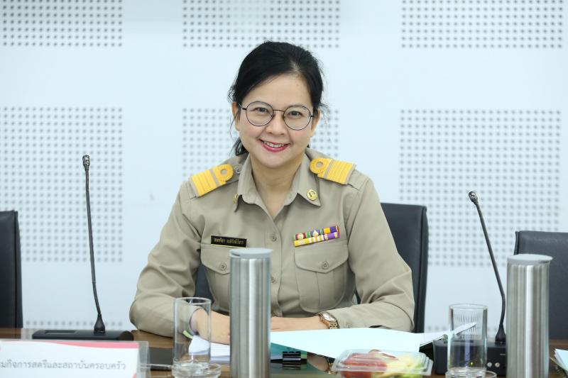 นางศิริลักษณ์ มีม�