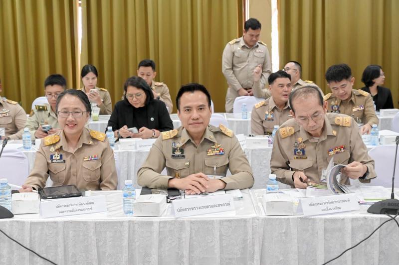 นางสาวนภาพร เมฆาผ�