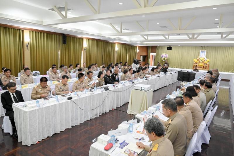นางสาวนภาพร เมฆาผ�