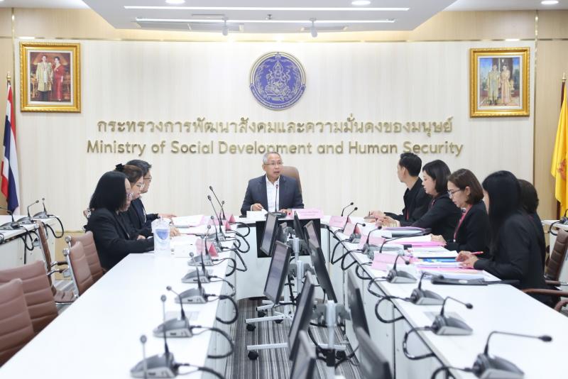 ปลัด พม. เป็นประธา�