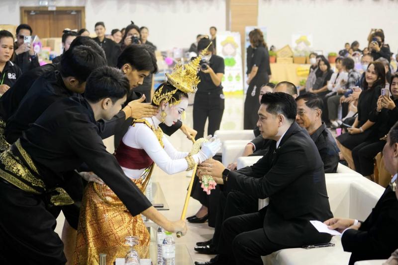 นางสาวนภาพร  เมฆาผ