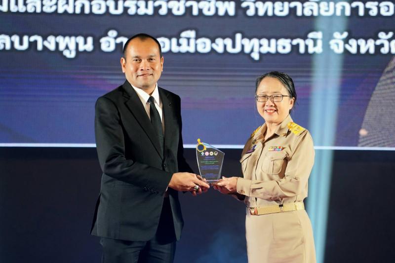 นางสาวนภาพร  เมฆาผ