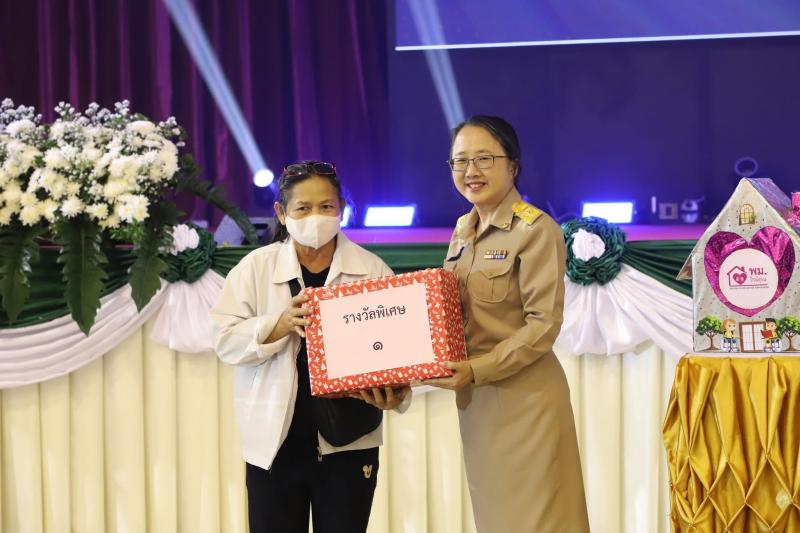 นางสาวนภาพร  เมฆาผ