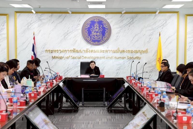 นางศิริลักษณ์ มีม�