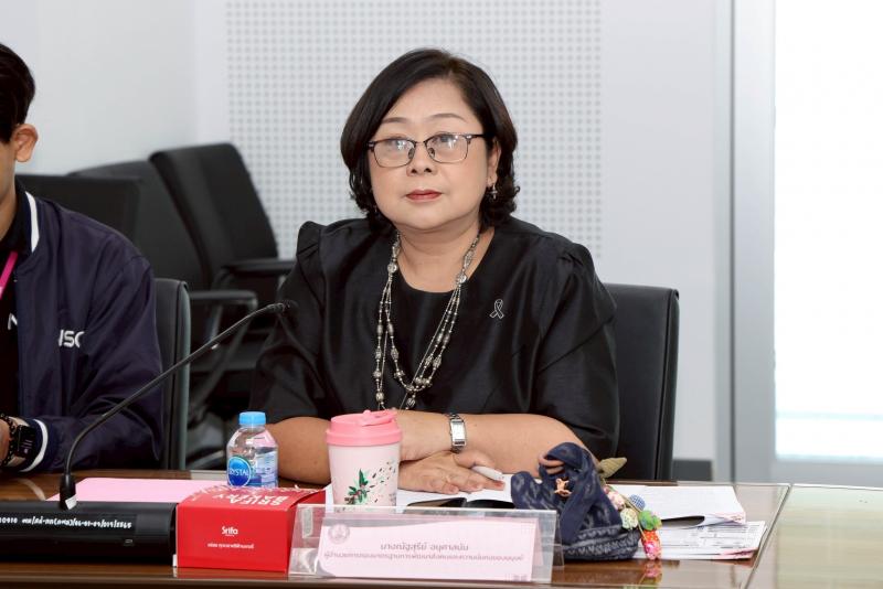 นางศิริลักษณ์ มีม�