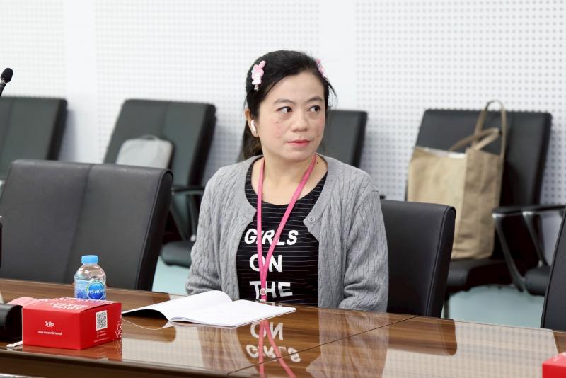 นางศิริลักษณ์ มีม�