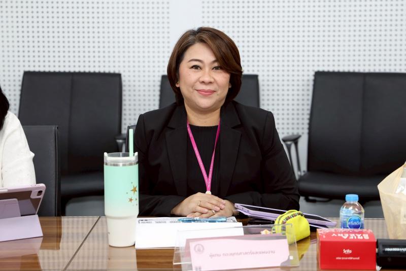นางศิริลักษณ์ มีม�