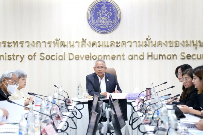 ปลัด พม. เป็นประธา�