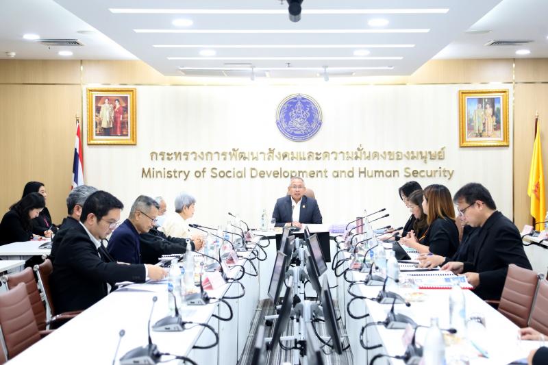 ปลัด พม. เป็นประธา�