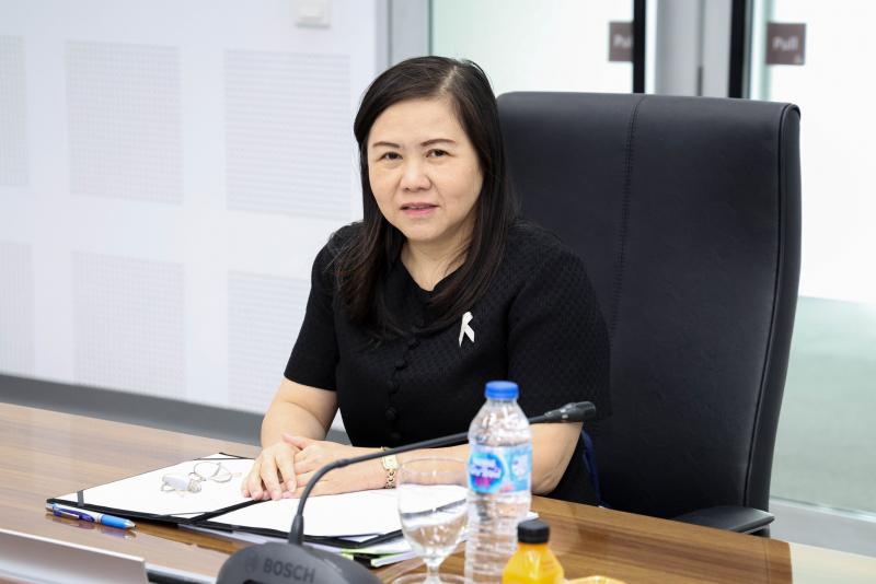 นางศิริลักษณ์ มีม�