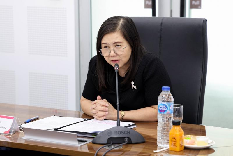 นางศิริลักษณ์ มีม�