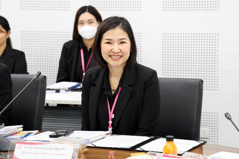 นางศิริลักษณ์ มีม�