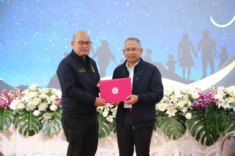 ปลัด พม. เป็นประธา�