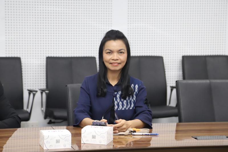 นางเตือนใจ คงสมบั�